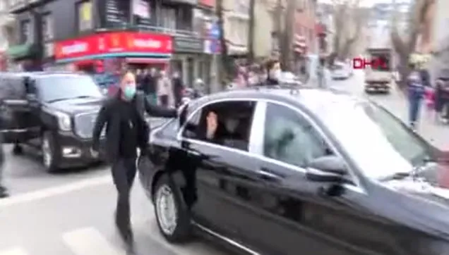 Son dakika: Başkan Erdoğan'dan Çengelköy'de esnaf ziyareti! Balıkçıdan alışveriş yaptı