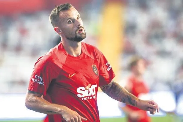 galatasaraydan-tarihe-gecen-performans-spor-haberleri-1661906353166.jpeg