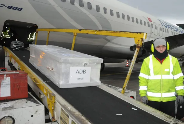 Ukrayna'da öldürülen iki öğrencinin cenazesi Türkiye'ye getirildi-5