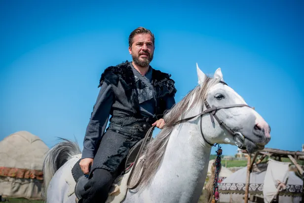 ertugrul-bey-icin-heyecan-dorukta-herkes-engin-altan-duzyatani-bekliyordu-ancak-son-anda-1592409418790.jpg Ertuğrul Bey için heyecan dorukta: Herkes Engin Altan Düzyatan'ı bekliyordu! Ancak son anda...-6