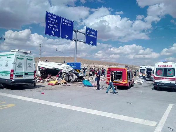Son dakika: Konya'da peş peşe feci kazalar! 9 ölü ve yaralılar var...-2
