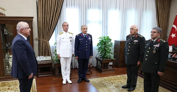 Kara Kuvvetleri'nde devir teslim! Orgeneral Musa Avsever'ın görevi Orgeneral Selçuk Bayraktaroğlu'na devretti