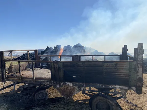 aksaray-eskilde-250-ton-balya-saman-kul-oldu-1623054314047.jpg Aksaray Eskil'de 250 ton balya saman kül oldu-2