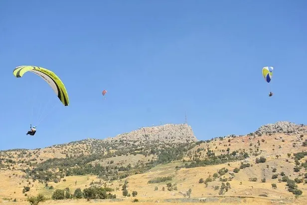 Şırnak’ta terörden temizlenen dağlarda yamaç paraşütü şampiyonası-1