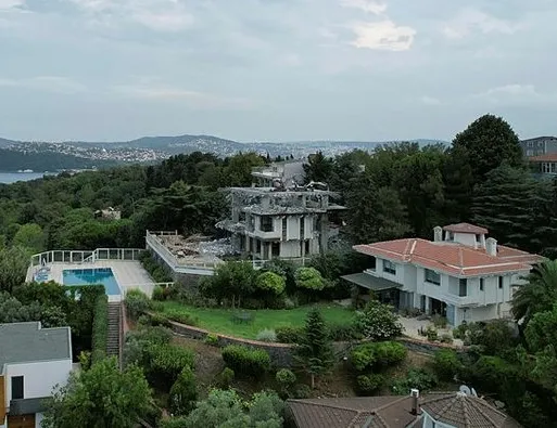 Halk TV patronunun kaçak villa inşaatı yıkılıyor