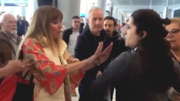 Havalimanında hakarete uğrayan Tuğçe, Funda Esenç'ten şikayetçi oldu! İşte ilk ifadesi-1