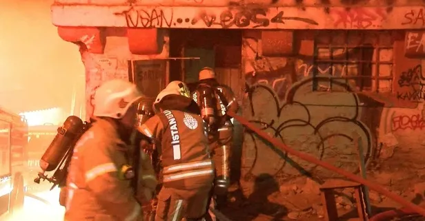 SON DAKİKA | Beyoğlu'nda kilise yangını! Ölü ve yaralılar var