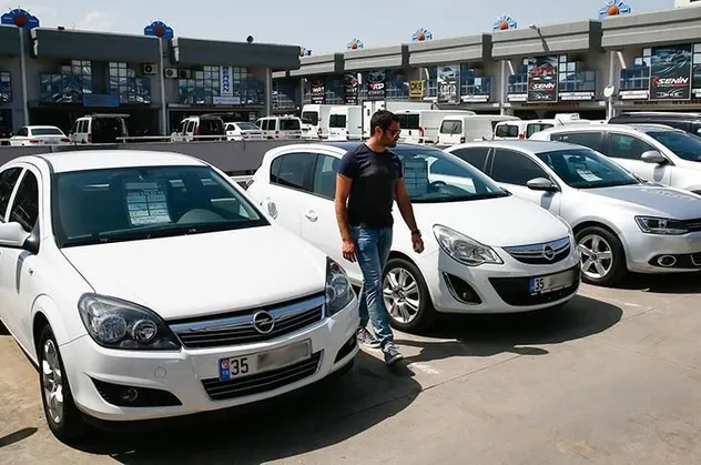 İkinci el otomobil fiyatlarını düşürecek adım! Hükümet düğmeye bastı, önü açılıyor