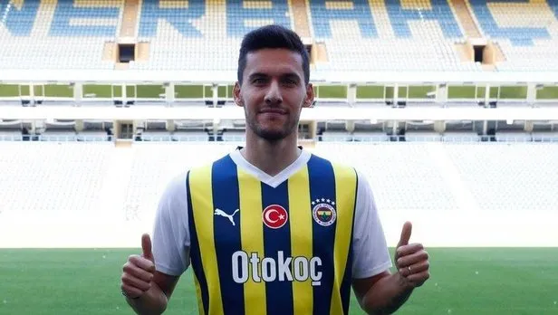 umut-nayir-fenerbahcede-resmi-aciklama-geldi-1689097561611.jpeg Umut Nayir Fenerbahçe'de! Resmi açıklama geldi-3