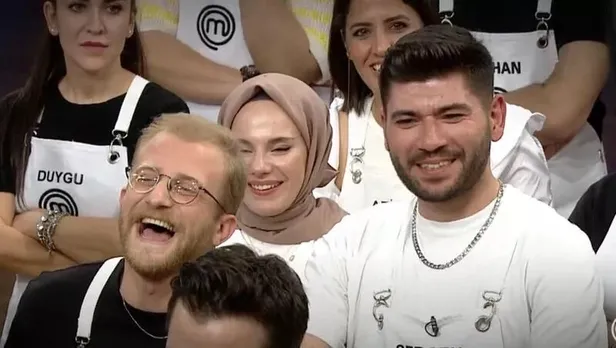 somer-sef-mastercheften-ayrildi-mi-fragman-akillari-karistirdi-yeni-masterchef-juri-uyeleri-kimler-mehmet-yalc-1685983546890.jpeg Fragman akılları karıştırdı! Somer Şef Masterchef'ten ayrıldı mı? Yeni Masterchef jüri üyeleri kimler? Mehmet Yalçınkaya, Danilo Zanna...-2