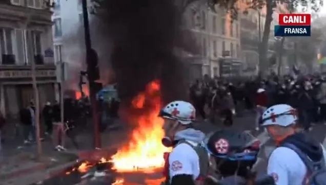 Fransa'nın başkenti Paris'te polis şiddetini protesto eden eylemcilere polis saldırdı | Diren Paris