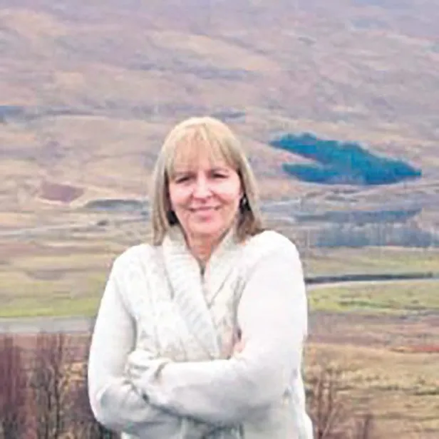 Bir tuhaf olay! Fidan dikerken 20 yıllık cüzdan buldu-2