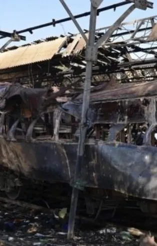 Pakistan'da trene bombalı saldırı