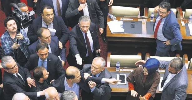 Mansur Yavaş başkanlığındaki ilk toplantıda arbede