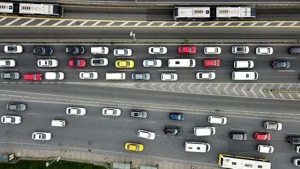 Son dakika: Yüz yüze eğitimin ikinci haftasında İstanbul'da trafik yoğunluğu-4