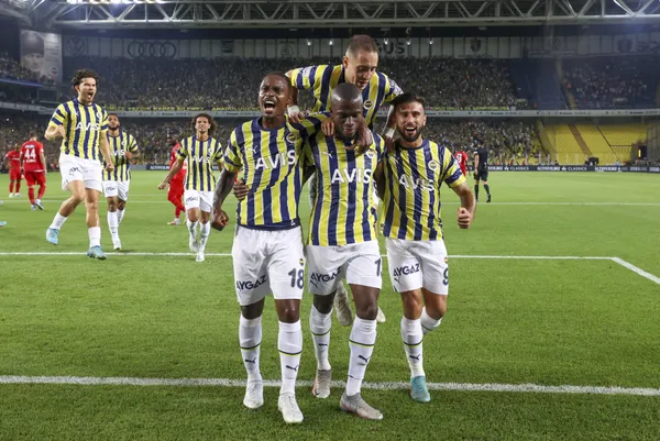 son-dakika-fenerbahce-umraniyespor-macinin-ikinci-yarisi-basladi-1659991519143.jpg Son dakika: Fenerbahçe - Ümraniyespor maçı berabere bitti!-4