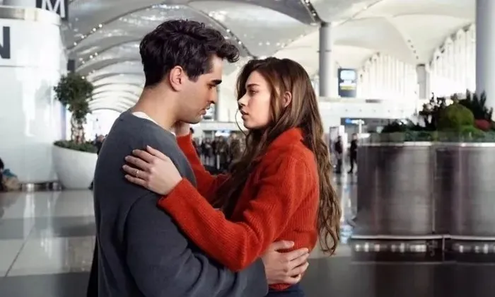 yali-capkini-final-iddiasi-fisilti-gibi-yayildi-isin-altindan-cika-cika-bu-cikti-kanal-biletini-cat-diye-kesiy-1702452207103.jpeg İşin altından çıka çıka bu çıktı! Yalı Çapkını final iddiası fısıltı gibi yayıldı! Kanal o tarihte biletini çat diye kesecek mi?-3