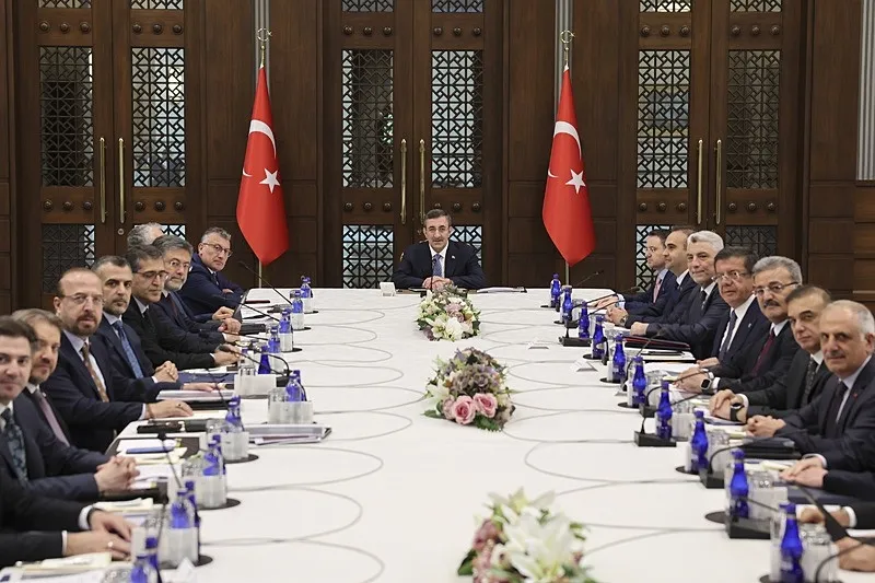 kulliyede-ekonomi-zirvesi-kredi-paketi-ve-12-yargi-paketi-masaya-geldi-1784029496414.jpeg Külliye'de "ekonomi" zirvesi: Kredi paketi ve 12. Yargı Paketi masaya geldi-3