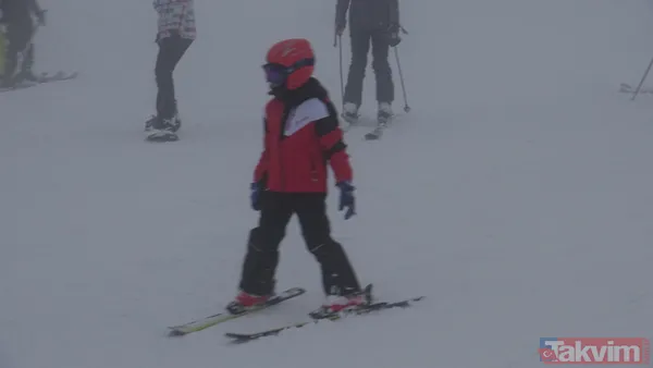 Uludağ'da araçlar kar altında kayboldu! Sürücüler jandarmadan yardım istedi - 15