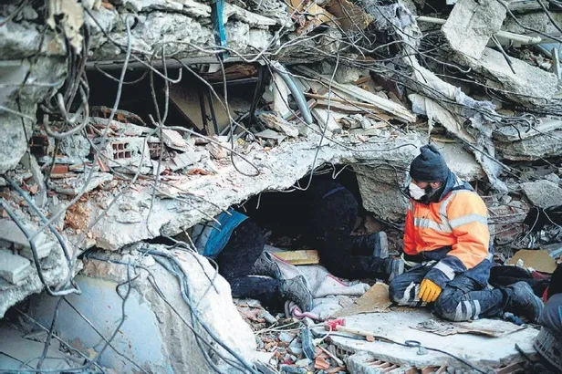 enkazlari-arastiran-uzmanlar-aci-gercegi-ortaya-cikardi-1676680428132.jpeg Enkazları araştıran uzmanlar acı gerçeği ortaya çıkardı!-3