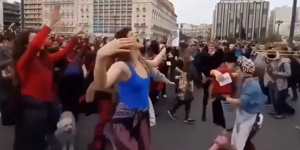 Yunanistan’da ortalık karıştı! Kadınlar Türklerle evlenmek için Miçotakis’e karşı ayaklandı