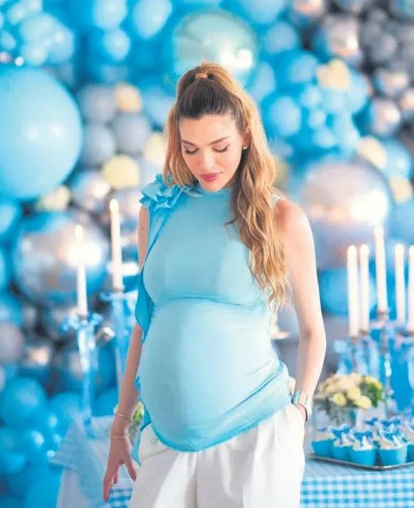 mavisim-mavilendim-yasemin-sefkatli-baby-shower-partisi-duzenledi-1703025952268.jpeg