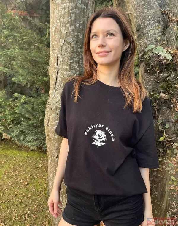 6 parmağı görenler hayrete düştü! Aşk-ı Memnu'nun Bihter'i Beren Saat'in ayakları olay oldu! Beren Saat 6 parmaklı mı?.. - 3