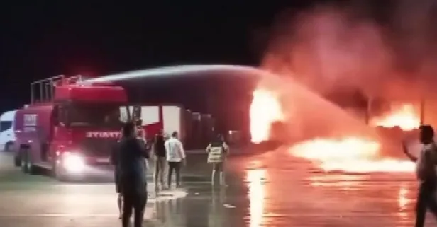 Kapıkule’de korkutan anlar! Tırın dorsesi alev alev yandı