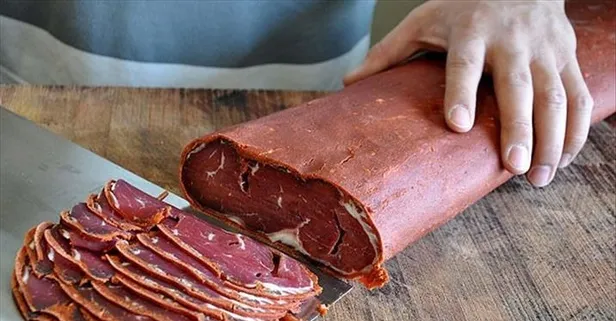 Kayseri’de pastırmacılar siparişlere zor yetişiyor! Her gün tonlarcası kargoya veriliyor...