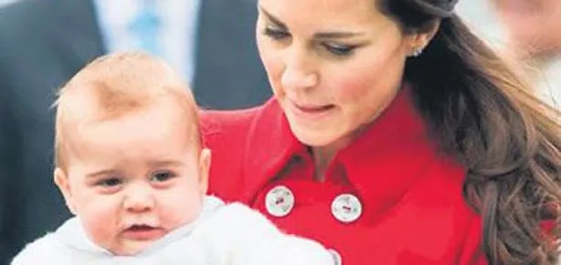 Kraliçe baba evine döndü