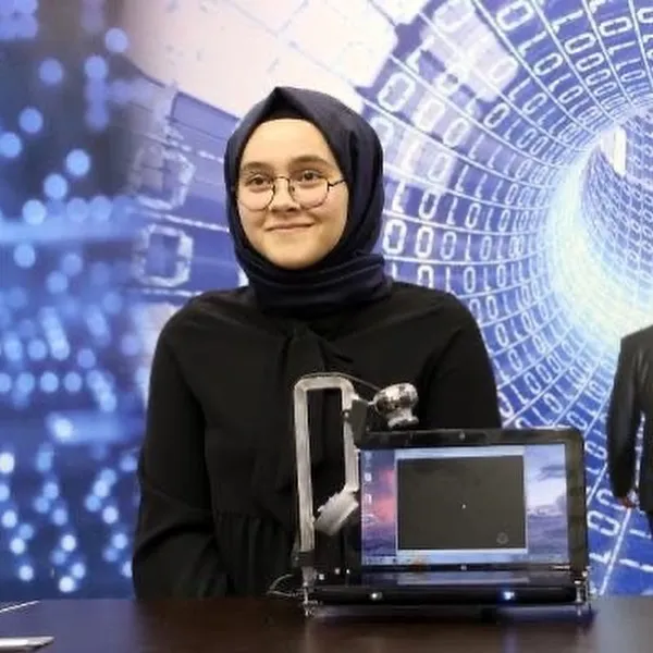 Kim Milyoner Olmak İster yarışması ile tanınan 18 yaşındaki Elif İnce’nin hayatı Teknofest ile değişti-5