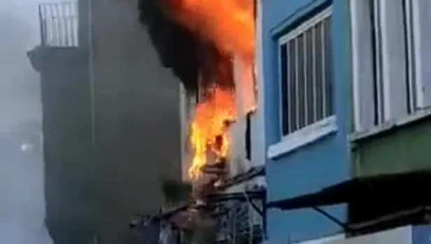 İBB itfaiyesinin yetersiz kaldığı yangında ev küle döndü