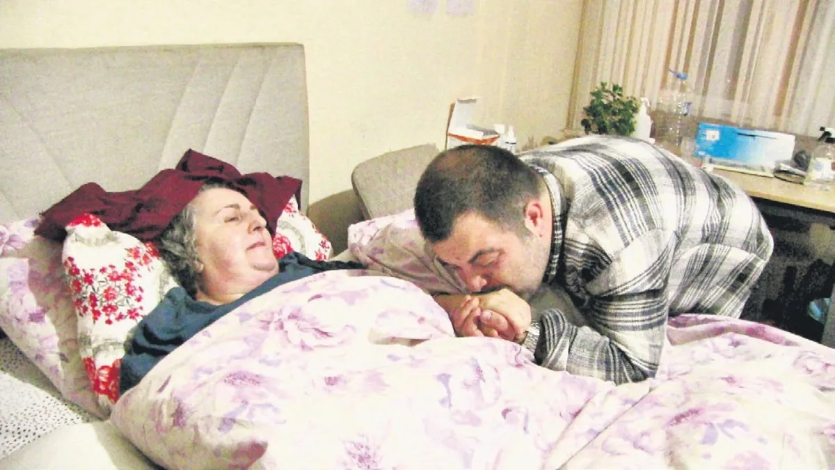 Artvin’de 9 yıldır felçli annesine bakıyor!