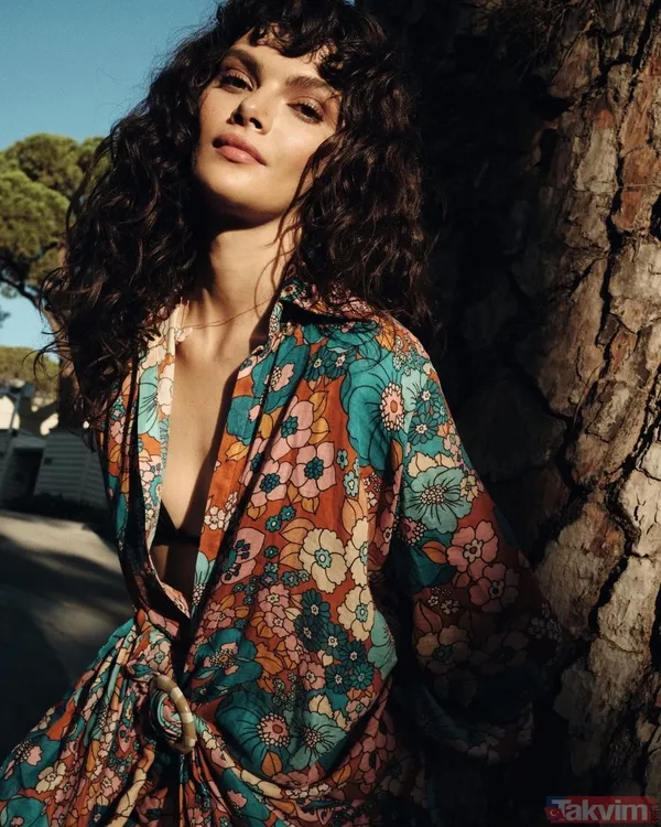 Sinem Ünsal göğüs dekolteli süper minisiyle döktürdü! Partneri Halit Özgür Sarı kayıtsız kalmadı! Kişisel hesabında bombayı patlattı - 4