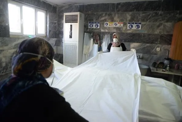 SON DAKİKA: Koronavirüs pandemisinde gassalların zorlu sınavı: Herkes buna cesaret edemez!-5