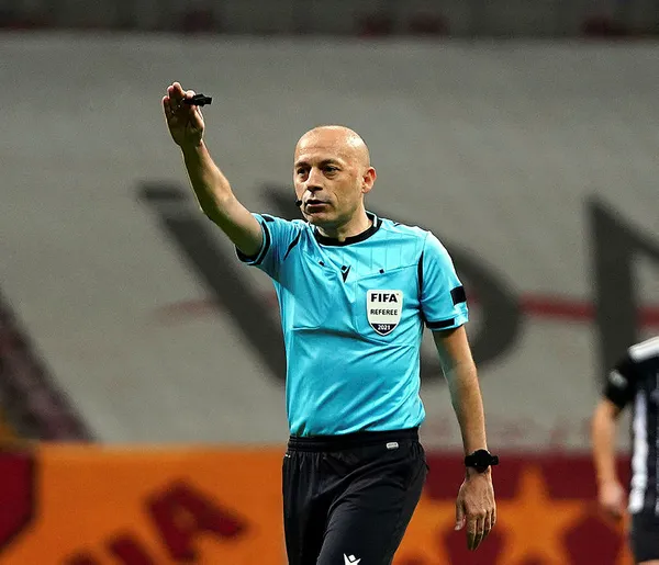 son-dakika-super-ligde-42-hafta-sampiyonluk-maclarini-yonetecek-hakemler-belli-oldu-besiktas-galatasaray-ve-fenerbahceye-aydinus-cakir-ve-meler-1620993143499.jpg