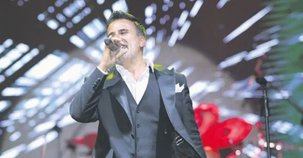 Ünlü şarkıcı Emrah 15 yıl sonra sahnede sevenleriyle bir araya geldi!