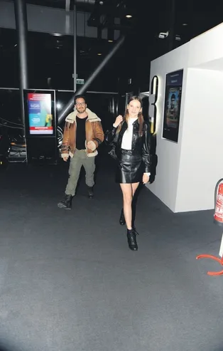 Sezen Aksu’nun oğlu Mithatcan Özer kırdığı potla aşkı Alina Boz’un tadını kaçırdı