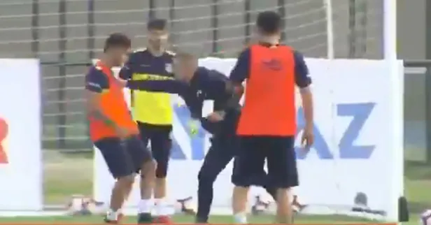 Fenerbahçe teknik direktörü Ersun Yanal sinirden kendini tokatladı-1