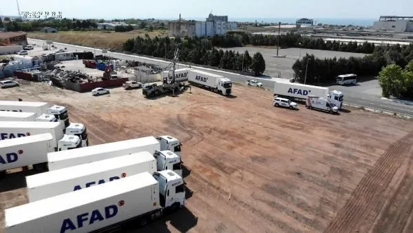 AFAD Silivri'de oluşturulan merkeze konteyner depolamaya başladı-5