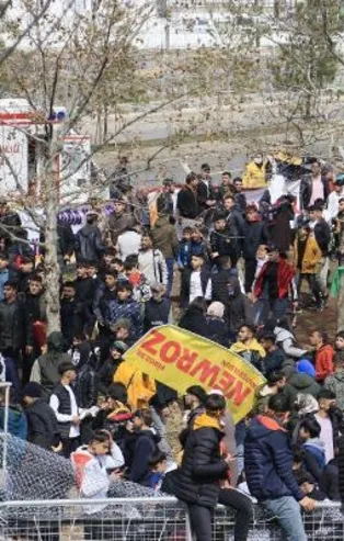 Son dakika: HDP'nin nevruz etkinliğinde PKK lehine slogan atan çok sayıda kişi gözaltına alındı