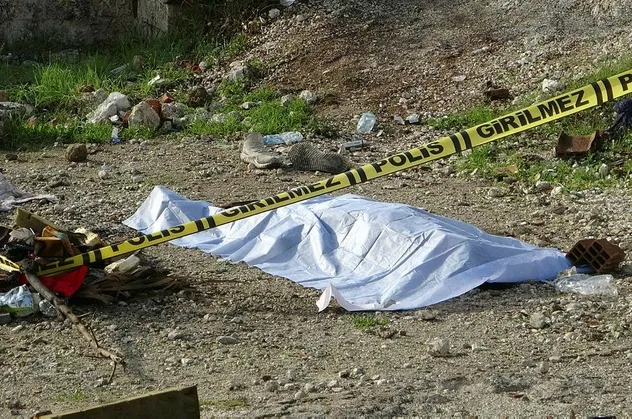 Antalya'da arazide kadın cesedi bulundu