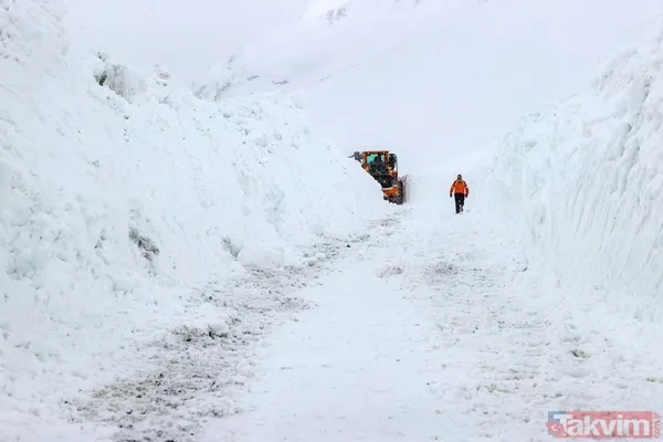 Geçtiğimiz yıl Türkiye'de 2 metre ile en yüksek kar kalığının ölçüldüğü Van-Bahçesaray yolunda amansız mücadele - 24