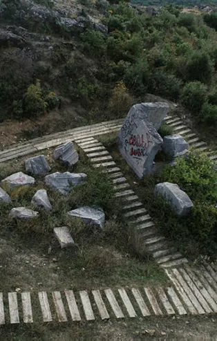 2200 yıllık kral mezarının hali içler acısı