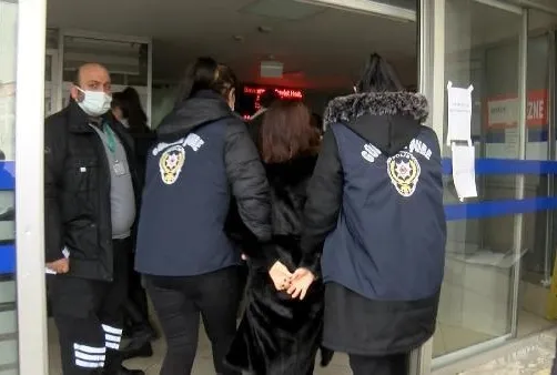 Sedef Kabaş’tan ters kelepçe tiyatrosu!