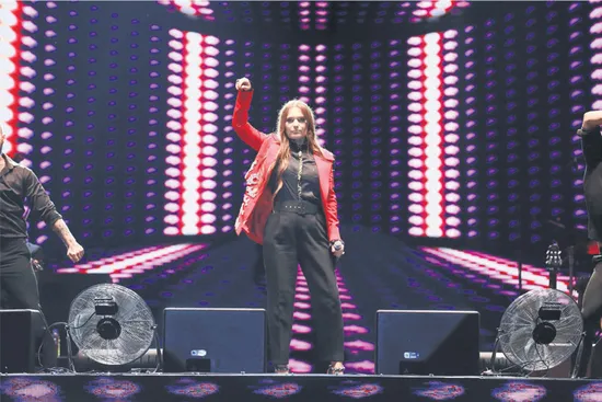 istanbul-yeditepe-konserleri-kapsaminda-demet-akalin-ve-alisan-izleyiciyle-bulustu-1592002719000.jpg 'İstanbul Yeditepe Konserleri' kapsamında Demet Akalın ve Alişan izleyiciyle buluştu-2