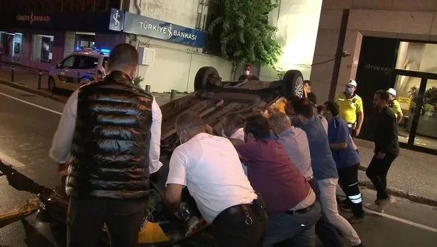 Beşiktaş’ta trafik kazasında ticari taksi takla attı:2 yaralı-2