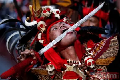 Endonezya’daki Cap Go Meh Festivali’nden kan donduran görüntüler
