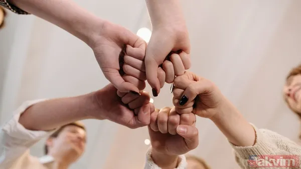 Güvenilir Kişilerin Davranışları 🔸Gazeteci Judith Fein, Güvenilir Kişilerin Anlatılanları Dikkatle Dinlediğini Vurguluyor. Bu Kişiler, Sık Sık Jest Ve...