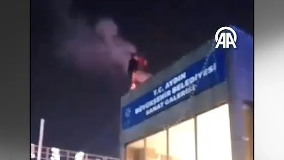 iste-chp-belediyeciligi-aydin-buyuksehir-belediyesinden-haklarini-alamayan-bir-kisi-kendisini-yakmak-istedi-1710623332959.jpeg İşte CHP belediyeciliği! Aydın Büyükşehir Belediyesi'nden haklarını alamayan bir kişi kendisini yakmak istedi-4